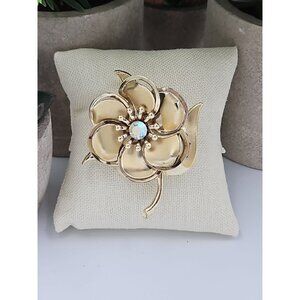 Vintage Goldone Metal Iridescent Rhinestone Flower‎ Brooch Pin 3 In